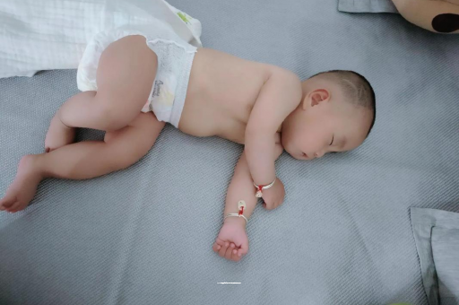 溧阳三个月宝宝抬头不稳